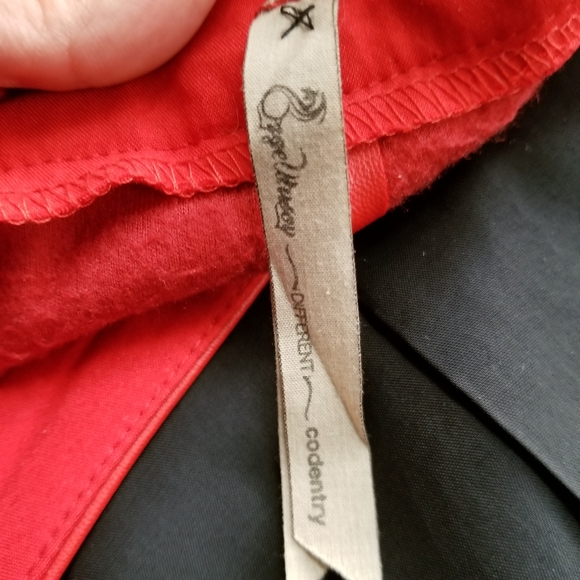 Faux leather looking red high rise pants - Picture 5 of 8